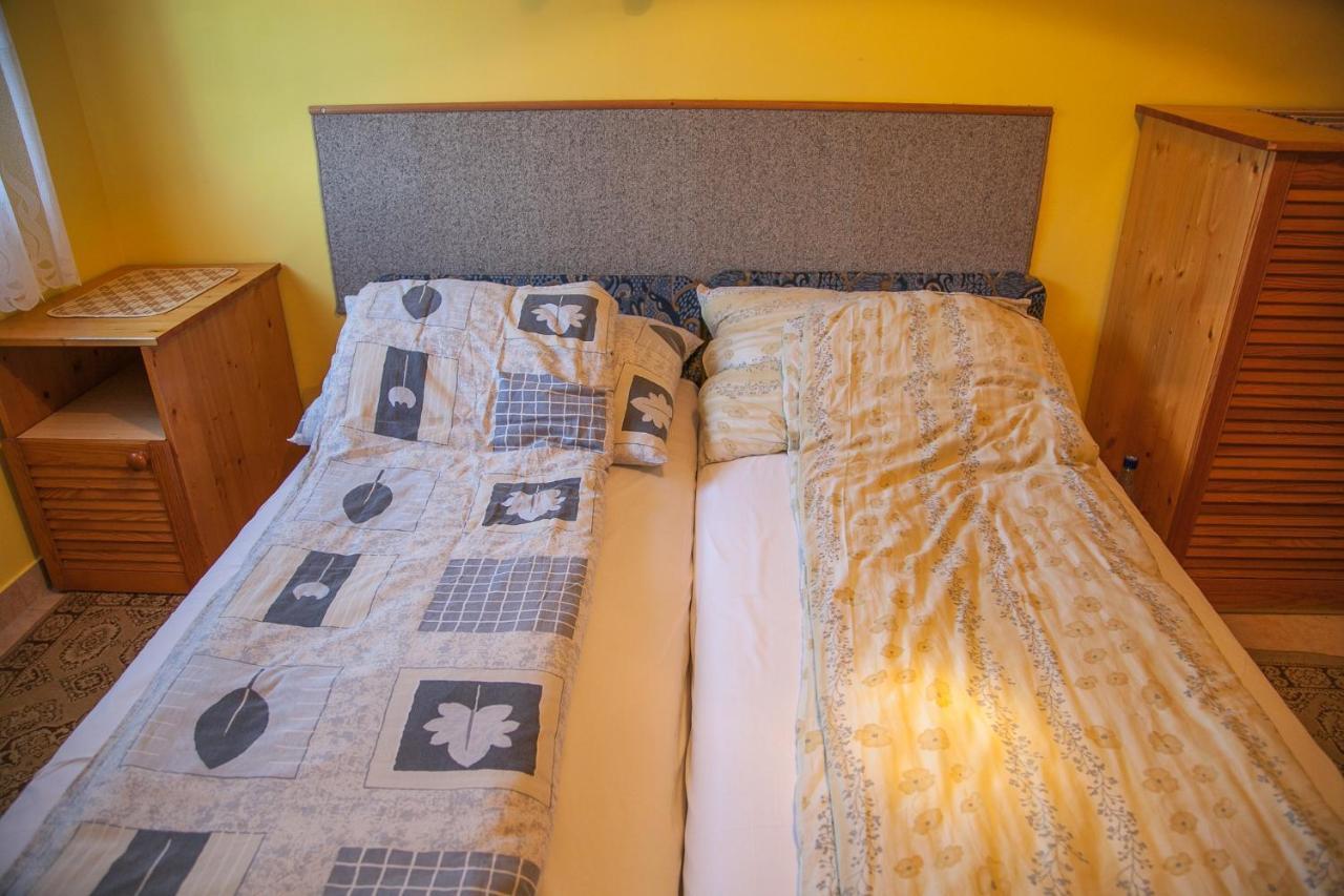 Bed and Breakfast Izabella Panzio à Hajdúszoboszló Extérieur photo