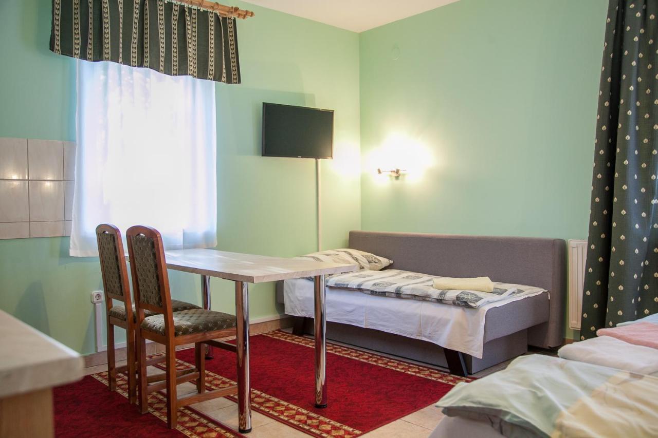 Bed and Breakfast Izabella Panzio à Hajdúszoboszló Extérieur photo