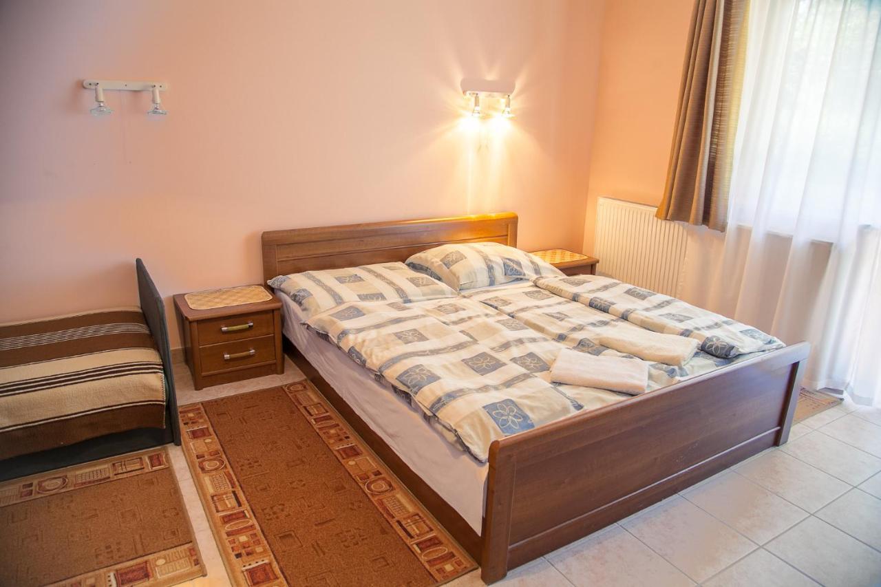 Bed and Breakfast Izabella Panzio à Hajdúszoboszló Extérieur photo
