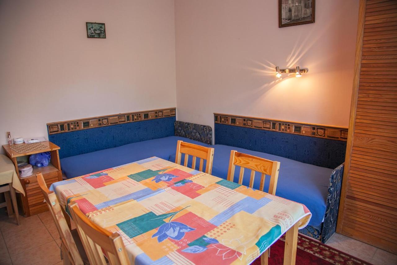 Bed and Breakfast Izabella Panzio à Hajdúszoboszló Extérieur photo