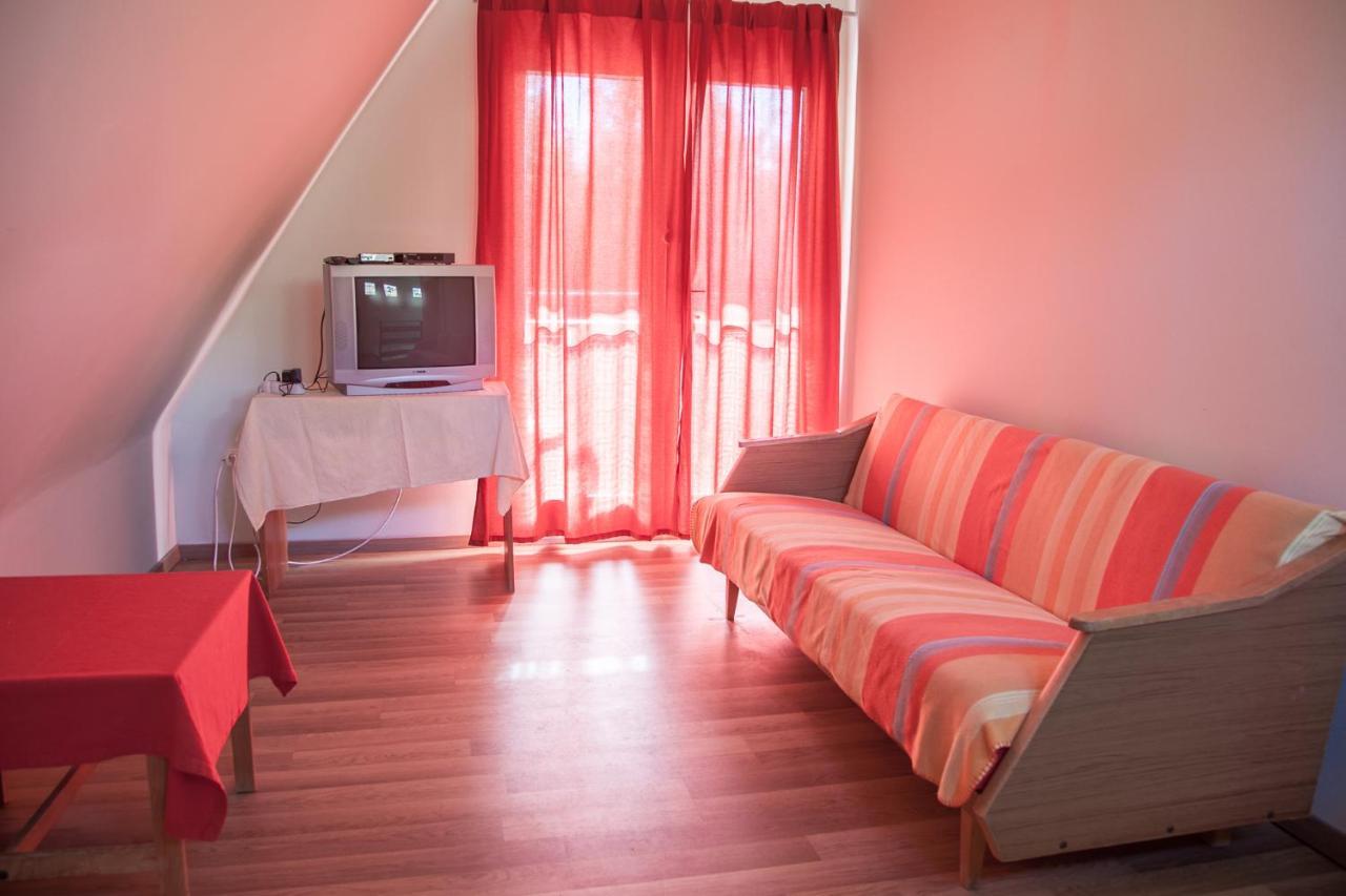 Bed and Breakfast Izabella Panzio à Hajdúszoboszló Extérieur photo