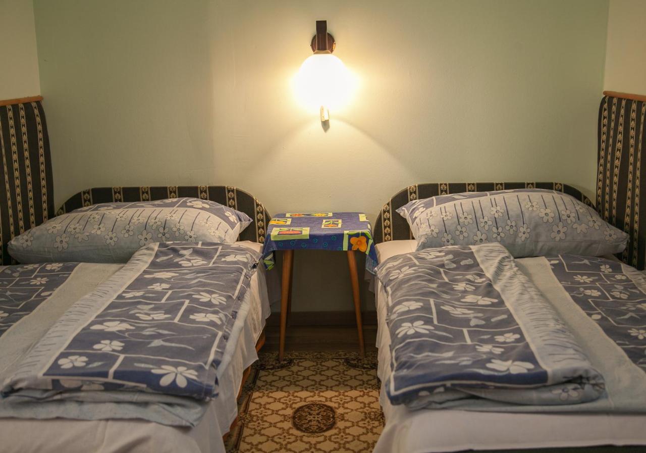 Bed and Breakfast Izabella Panzio à Hajdúszoboszló Extérieur photo