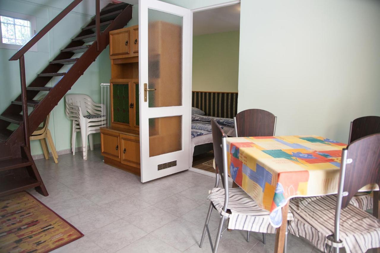 Bed and Breakfast Izabella Panzio à Hajdúszoboszló Extérieur photo