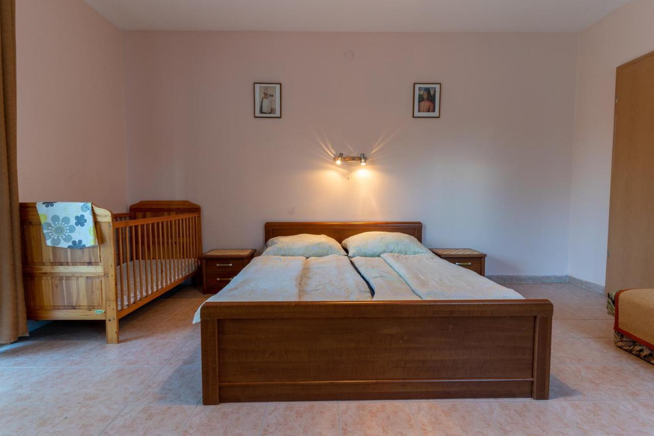Bed and Breakfast Izabella Panzio à Hajdúszoboszló Extérieur photo