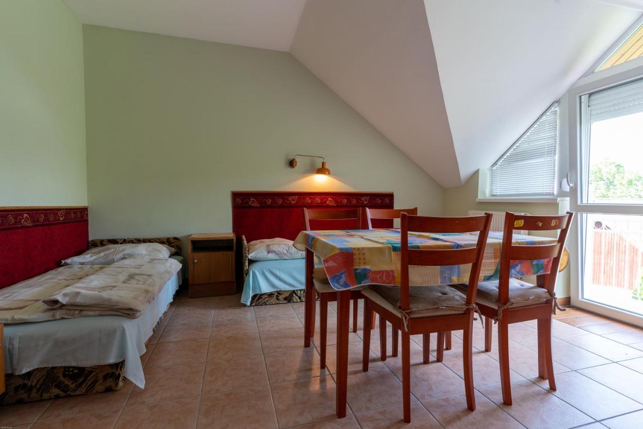 Bed and Breakfast Izabella Panzio à Hajdúszoboszló Extérieur photo