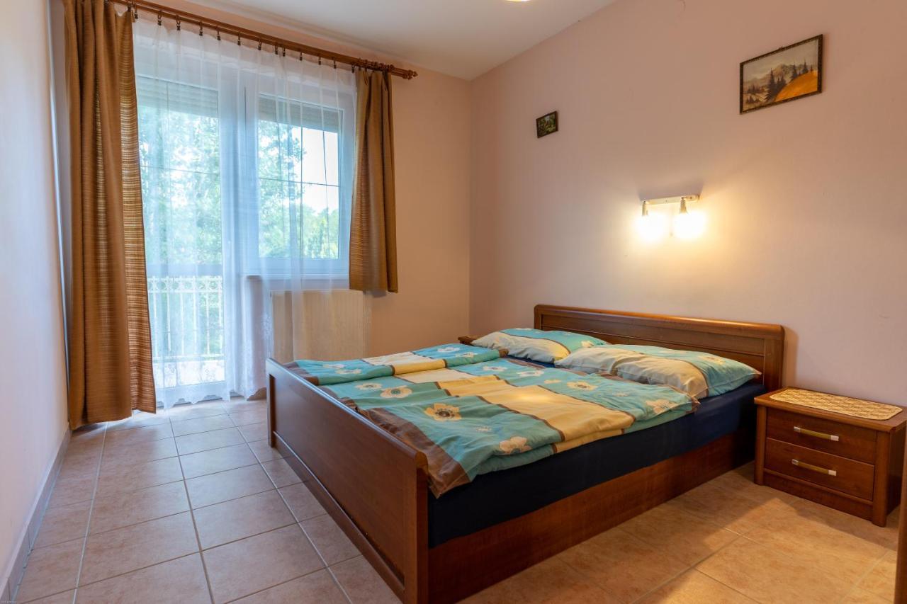 Bed and Breakfast Izabella Panzio à Hajdúszoboszló Extérieur photo