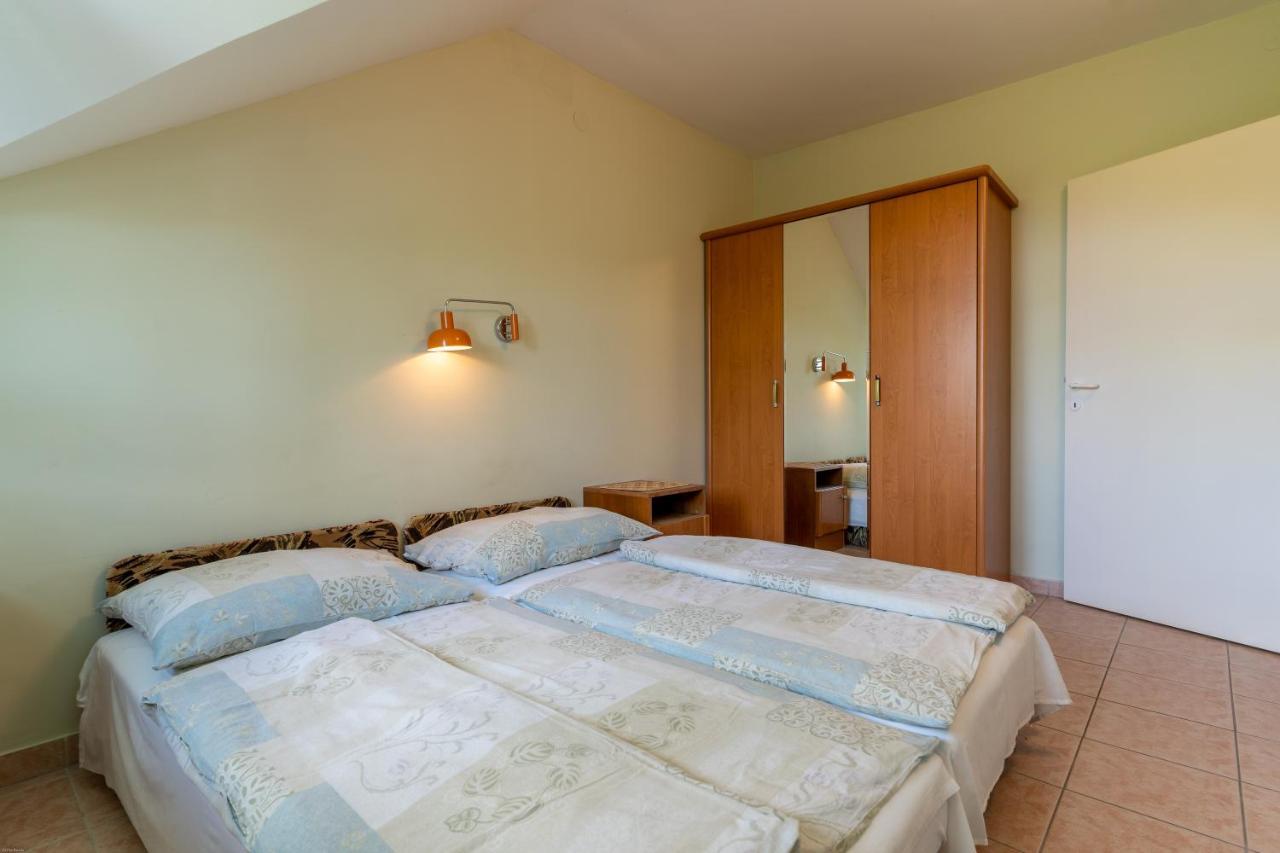 Bed and Breakfast Izabella Panzio à Hajdúszoboszló Extérieur photo