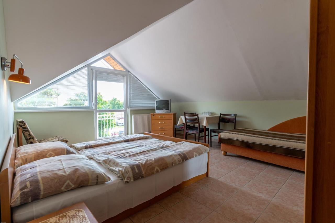 Bed and Breakfast Izabella Panzio à Hajdúszoboszló Extérieur photo