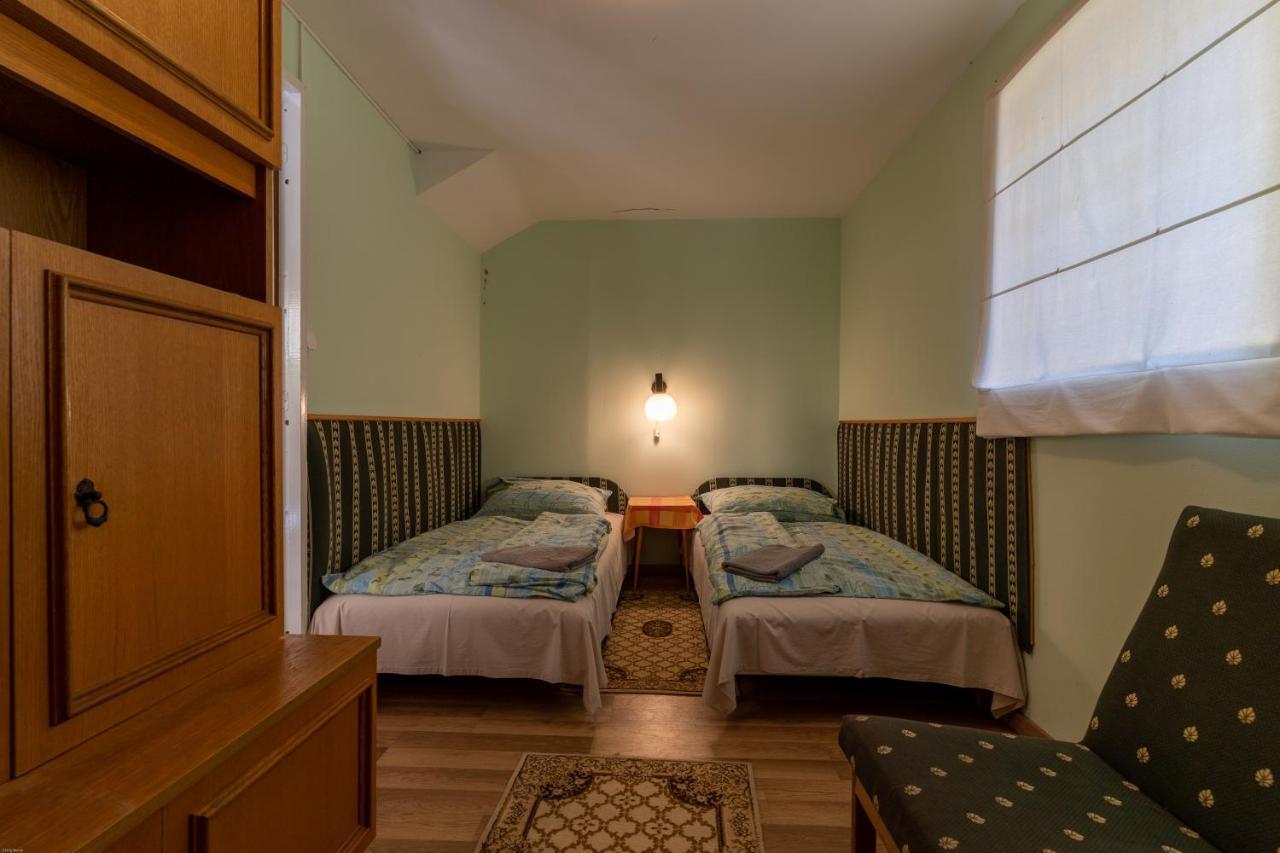 Bed and Breakfast Izabella Panzio à Hajdúszoboszló Extérieur photo