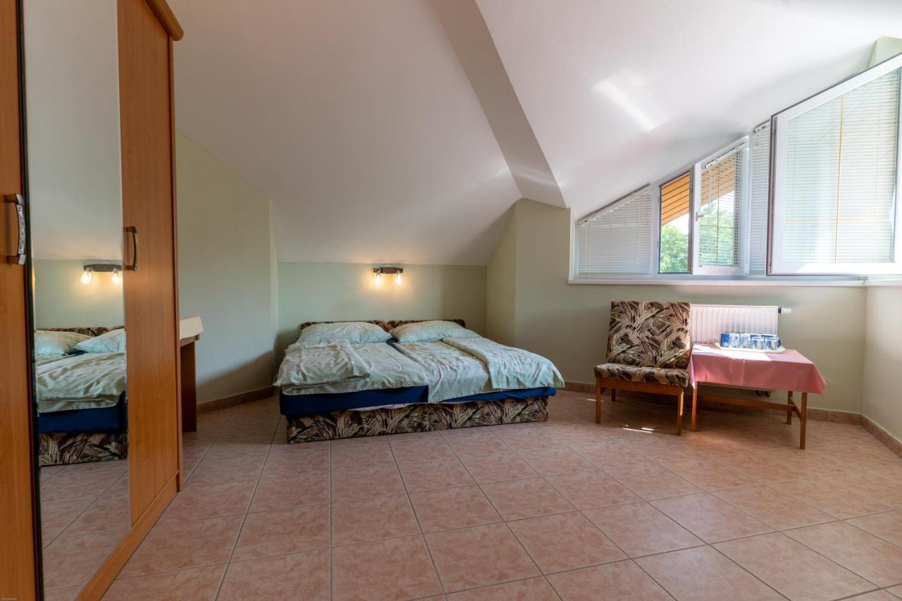 Bed and Breakfast Izabella Panzio à Hajdúszoboszló Extérieur photo
