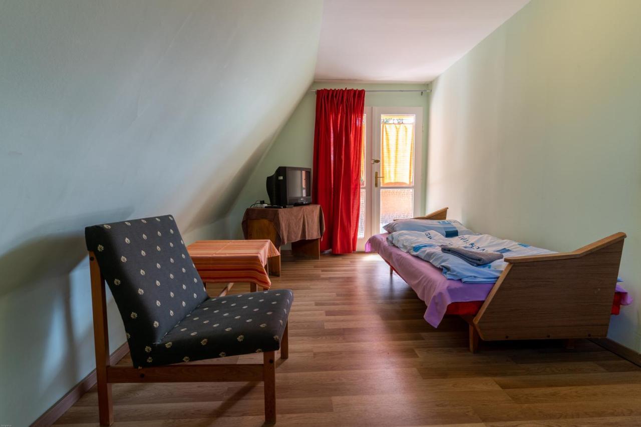 Bed and Breakfast Izabella Panzio à Hajdúszoboszló Extérieur photo