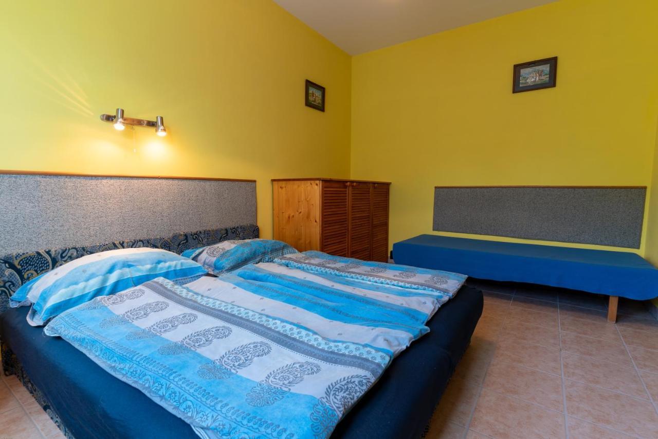 Bed and Breakfast Izabella Panzio à Hajdúszoboszló Extérieur photo
