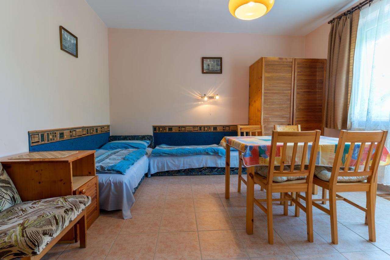 Bed and Breakfast Izabella Panzio à Hajdúszoboszló Extérieur photo