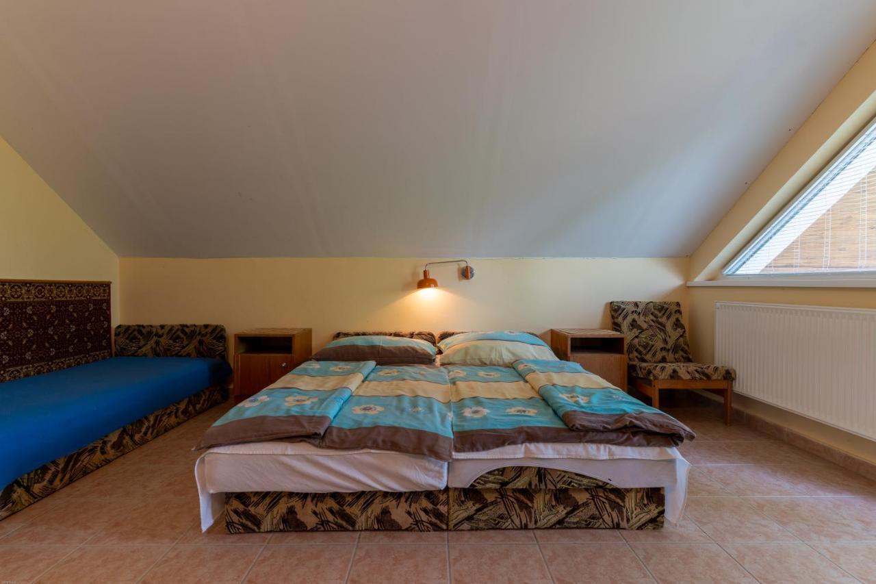 Bed and Breakfast Izabella Panzio à Hajdúszoboszló Extérieur photo