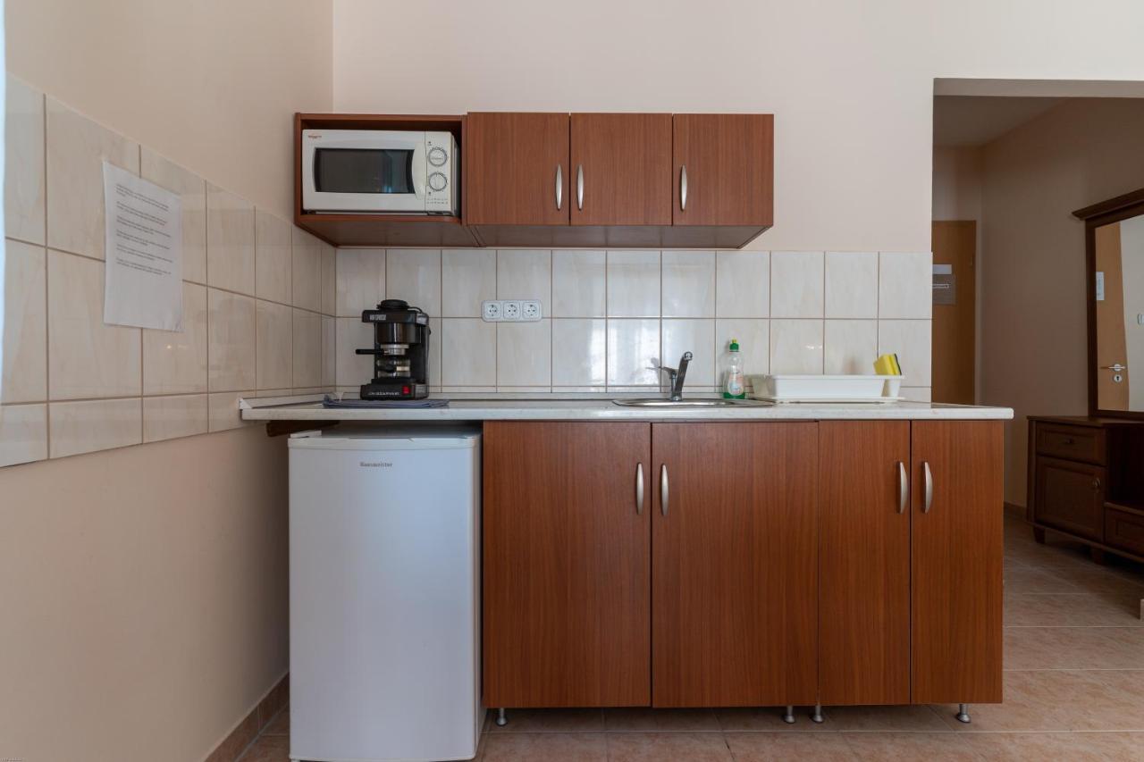 Bed and Breakfast Izabella Panzio à Hajdúszoboszló Extérieur photo