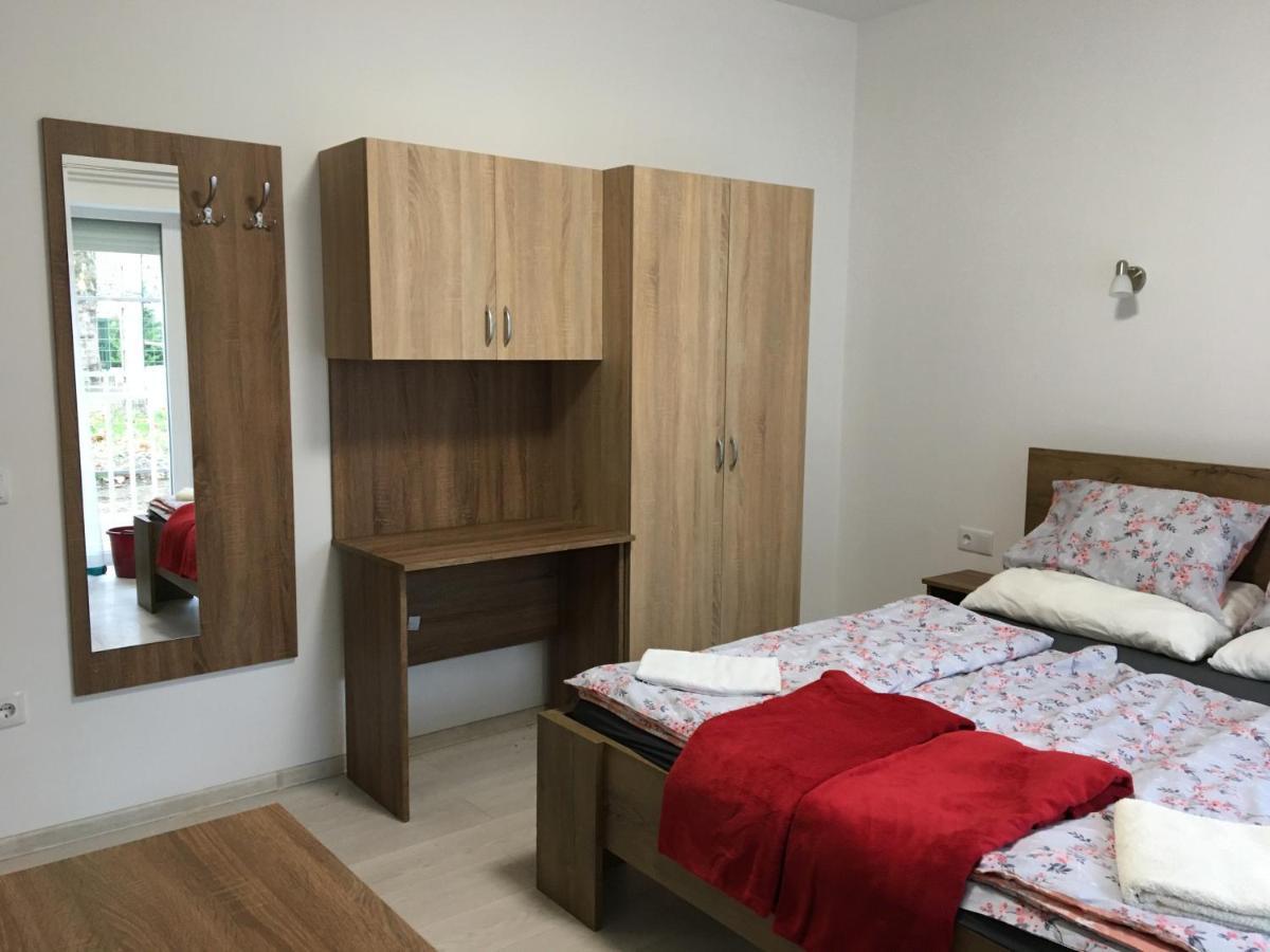 Bed and Breakfast Izabella Panzio à Hajdúszoboszló Extérieur photo