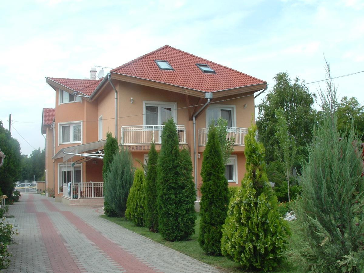 Bed and Breakfast Izabella Panzio à Hajdúszoboszló Extérieur photo