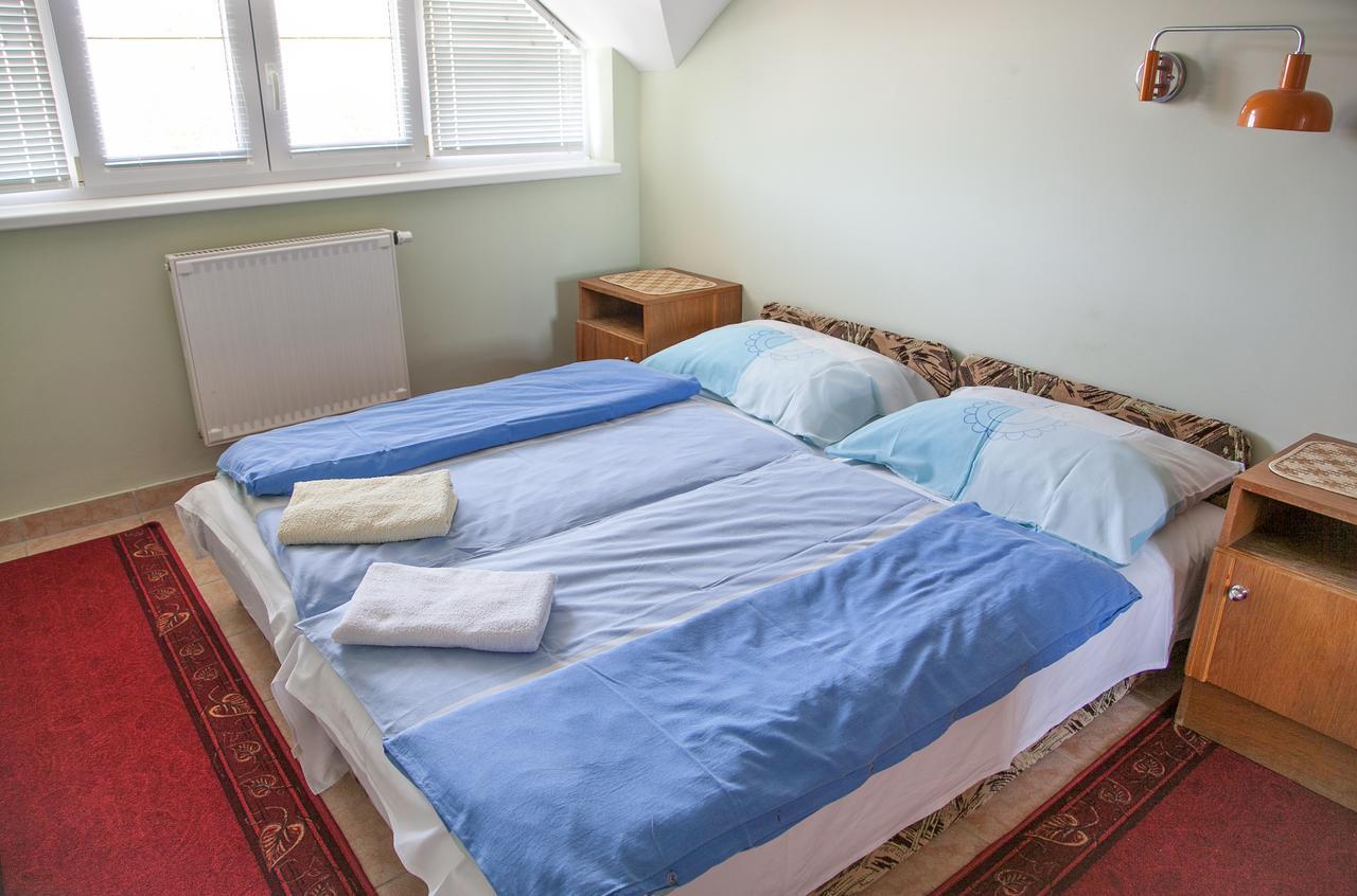 Bed and Breakfast Izabella Panzio à Hajdúszoboszló Extérieur photo