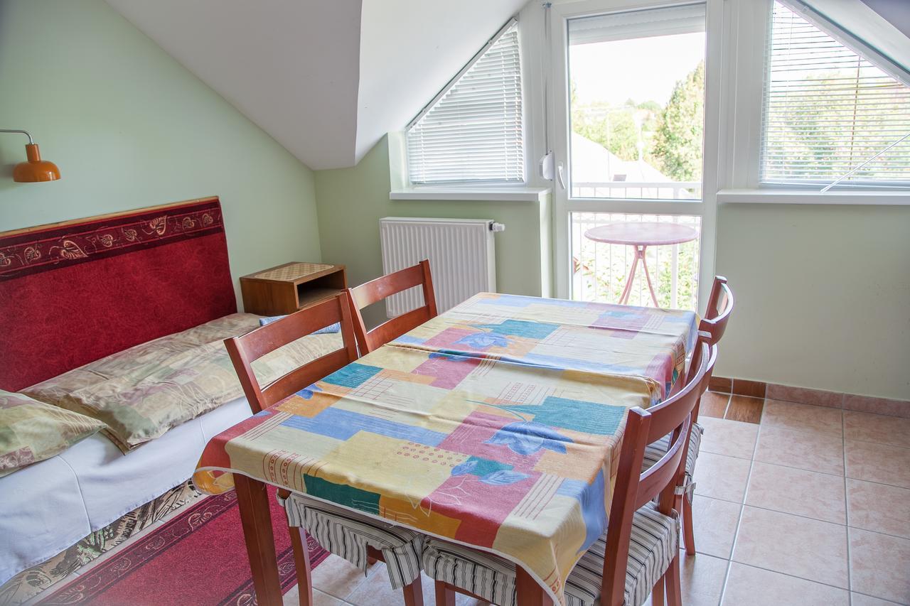 Bed and Breakfast Izabella Panzio à Hajdúszoboszló Extérieur photo