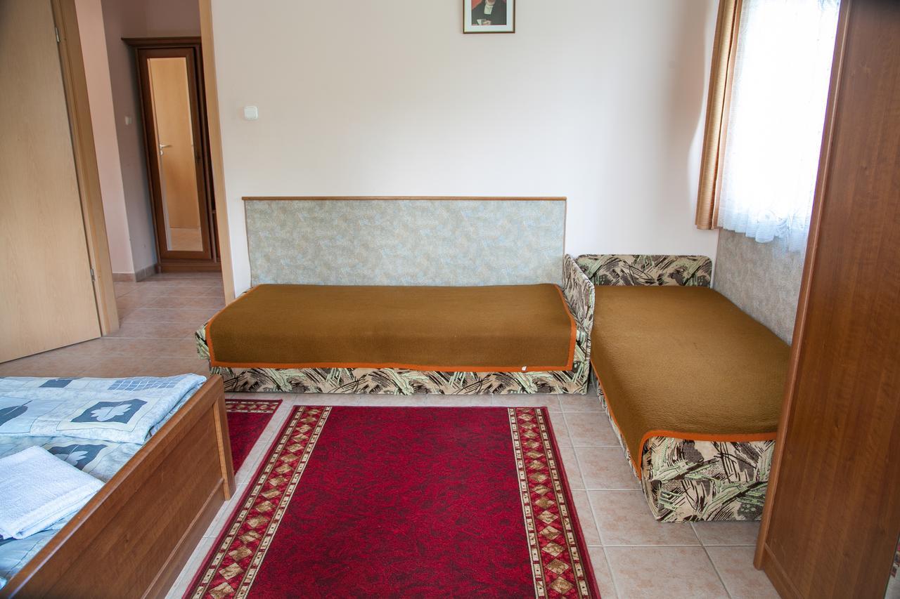 Bed and Breakfast Izabella Panzio à Hajdúszoboszló Extérieur photo