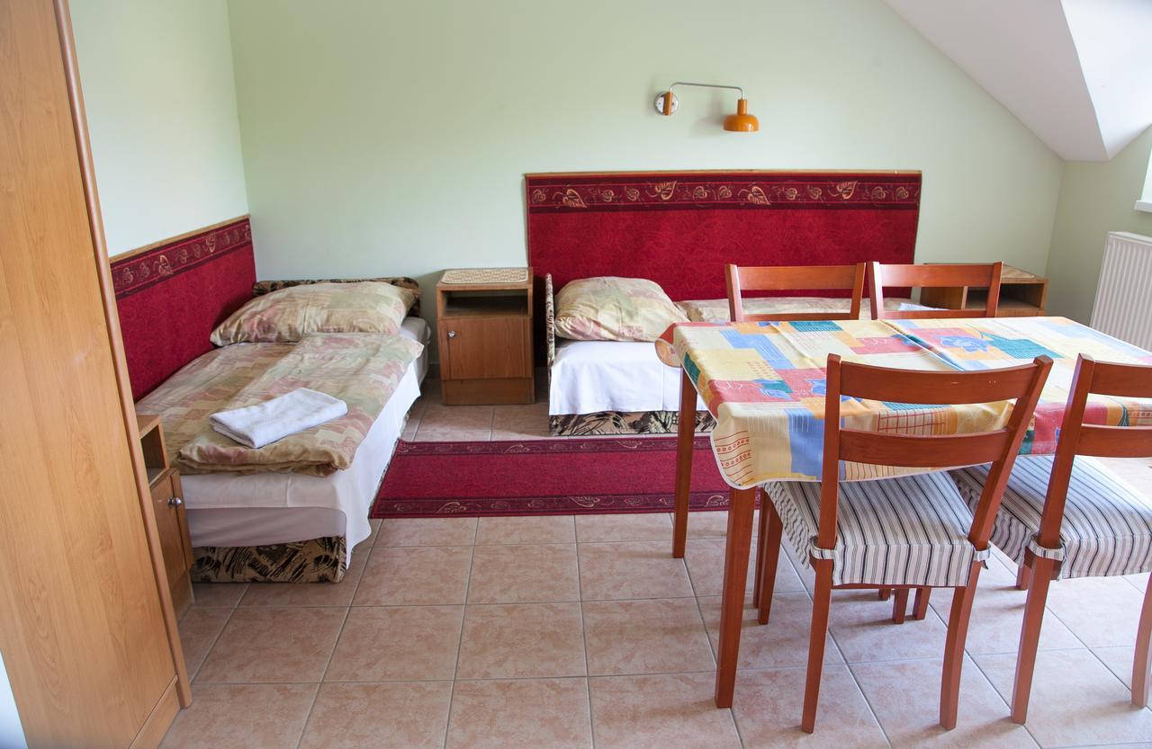 Bed and Breakfast Izabella Panzio à Hajdúszoboszló Extérieur photo